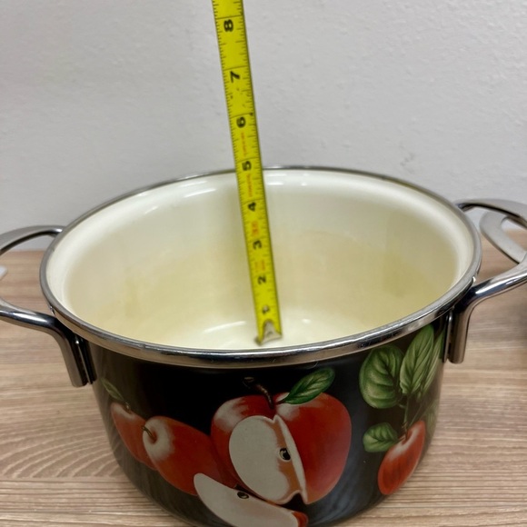 Vintage Ginny’s Enamel Pots and Pans With Apple Theme Lot of 3 - Picture 5 of 14